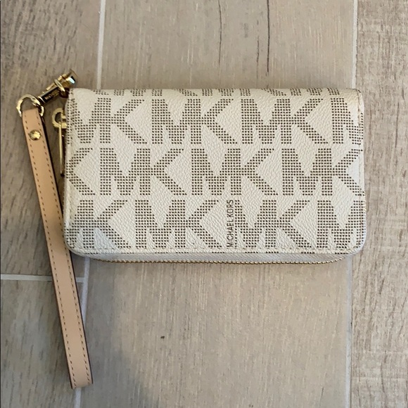 Michael Kors wristlet - Picture 2 of 5